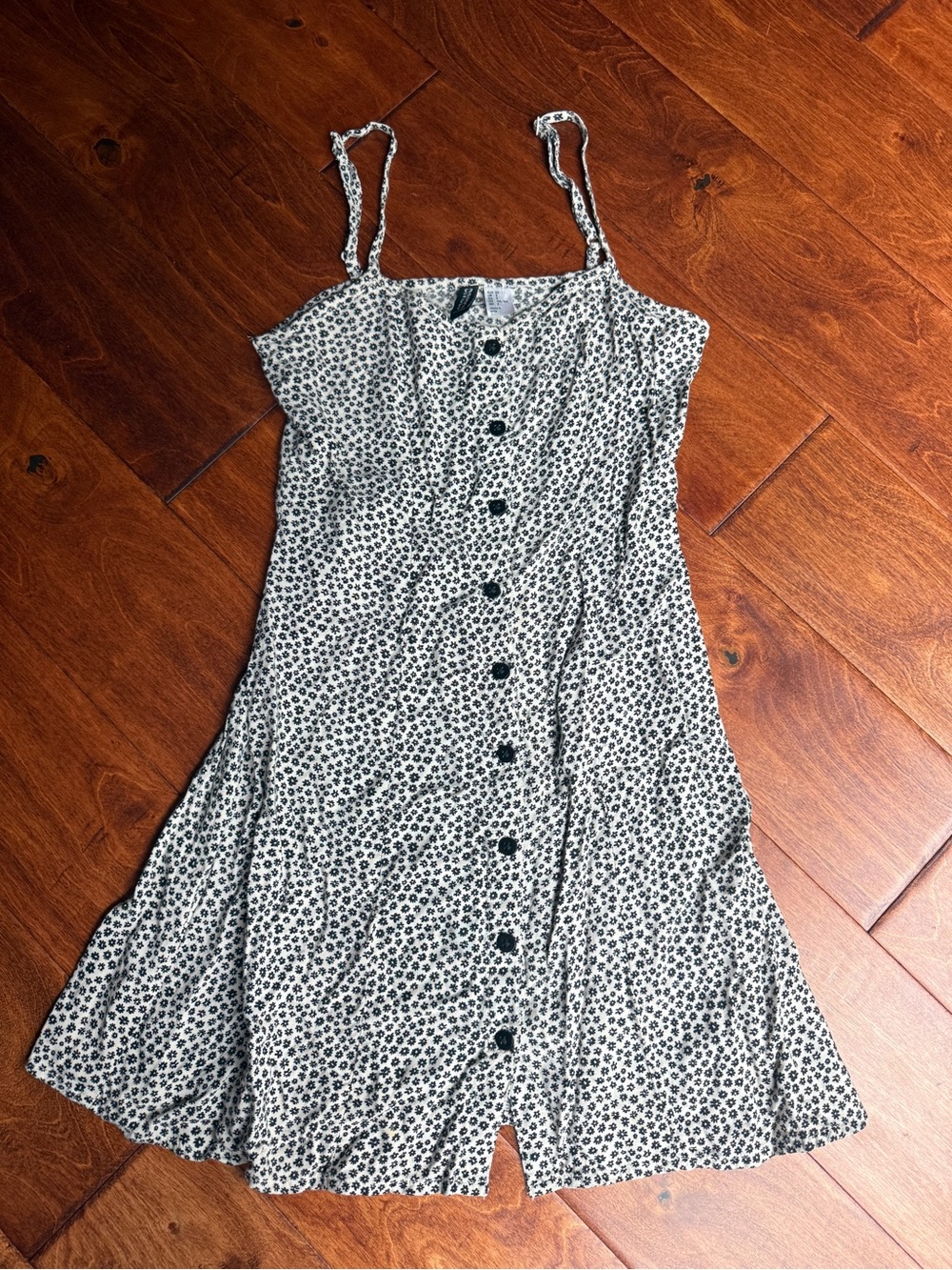 Spaghetti Strap Button-Front Floral Sundress in White & Black